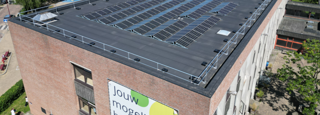 Zonnepanelen Op Een Schoolgebouw Rh 1