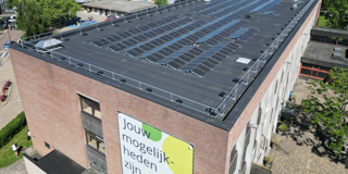 Zonnepanelen Op Een Schoolgebouw Rh 1