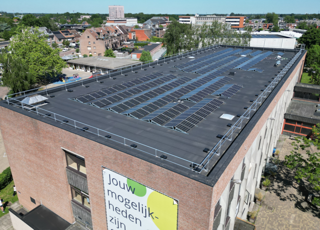 Zonnepanelen Op Een Schoolgebouw Rh 1