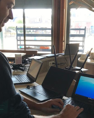 IT-er Sam Nussbaum doet laatste controlecheck_rh2.JPG