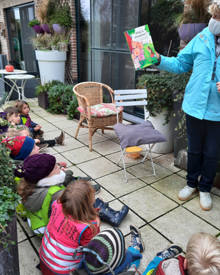 Buurtbewoners Leefschool Droomschip Lezen Voor Aan Leerlingen 1B