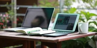 Smartphone Computers En Handboeken Op Bureau Rh