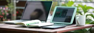Smartphone Computers En Handboeken Op Bureau Rh