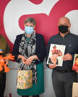 Raymondametdewinnaarsveilingverlotinggofoundation