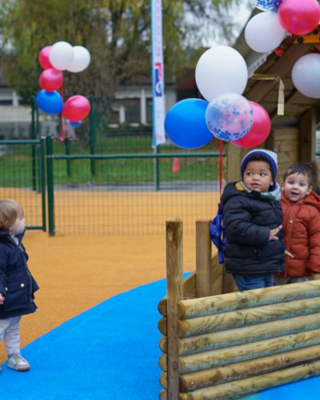 Kindjes Op Speelplaats In Kurk Rh