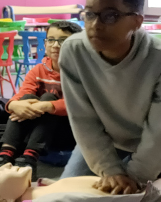 Kinderen Leren Reanimeren In Basisschool Alice Nahon Rh