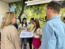 Klas Uit GO! Atheneum Torhout Met Cheque Rh