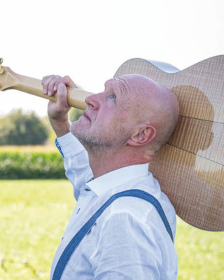 Geert Van Hoof Met Gitaar Rh2