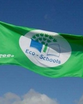 Wapperende Eco Schoolsvlag