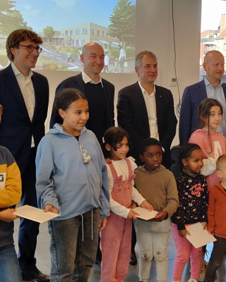 Groepsfoto Bij Eerstesteenlegging Basisschool Smiskens