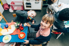 Lachend Meisje In De Klas