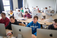 Leerlingen Aan Laptops In Klas