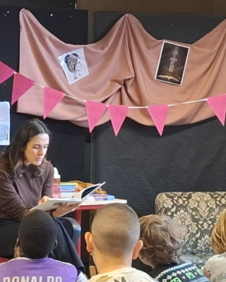 Meyrem Leest Voor 01