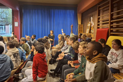 Leerlingen Hangen Aan Meyrem's Lippen