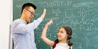 Leraar En Leerling Doen Highfive Rh