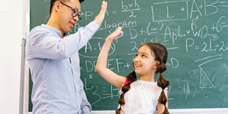 Leraar En Leerling Doen Highfive Rh