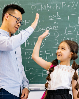 Leraar En Leerling Doen Highfive Rh