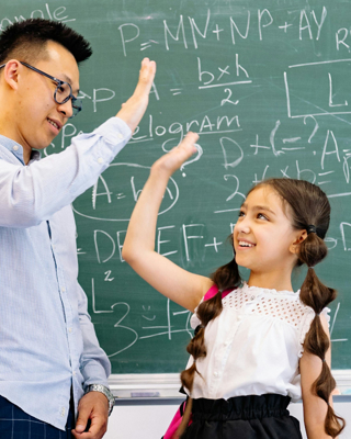 Leraar En Leerling Doen Highfive Rh