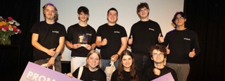 De Winnaars Met Hun Cheques