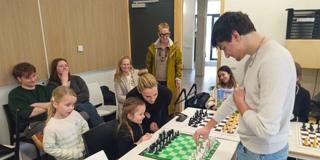 Schaken Tegen De Jongste Belgische Schaakgrootmeester Rh