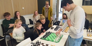 Schaken Tegen De Jongste Belgische Schaakgrootmeester Rh