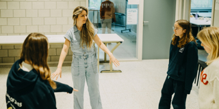 (C) Einstein Atheneum