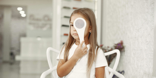 Meisje Tijdens Oogtest Rh