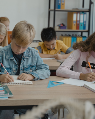 Leerlingen Aan Het Schrijven In De Klas Rh