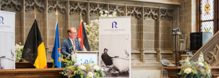 Schepen Christophe Peeters Sprak De Aanwezigen Toe Op De Uitreiking Van De Count Jacques Rogge Prijs