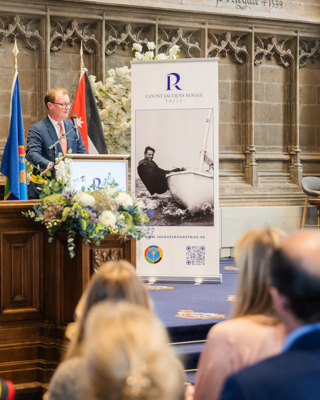 Schepen Christophe Peeters Sprak De Aanwezigen Toe Op De Uitreiking Van De Count Jacques Rogge Prijs